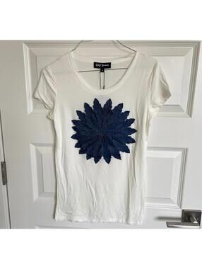 GiGi James White T-Shirt with Blue Leaf Applique, Size Small